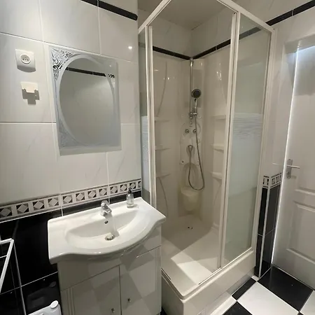 Le Domaine Des 24 Piscine 8pers بيت للعطل *