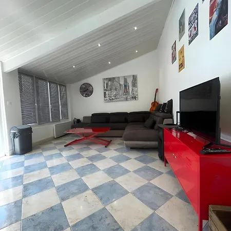 Le Domaine Des 24 Piscine 8pers بيت للعطل Spay