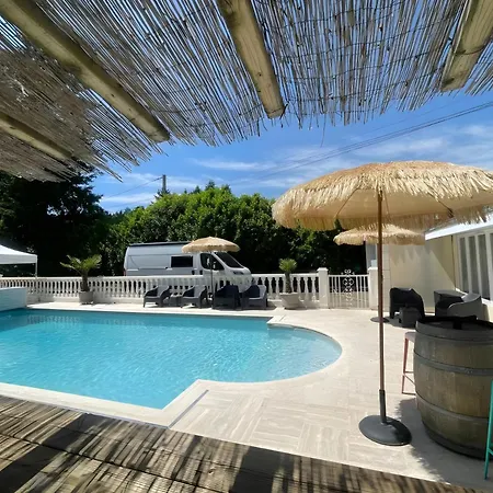 Le Domaine Des 24 Piscine 8pers بيت للعطل