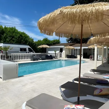 Le Domaine Des 24 Piscine 8pers بيت للعطل